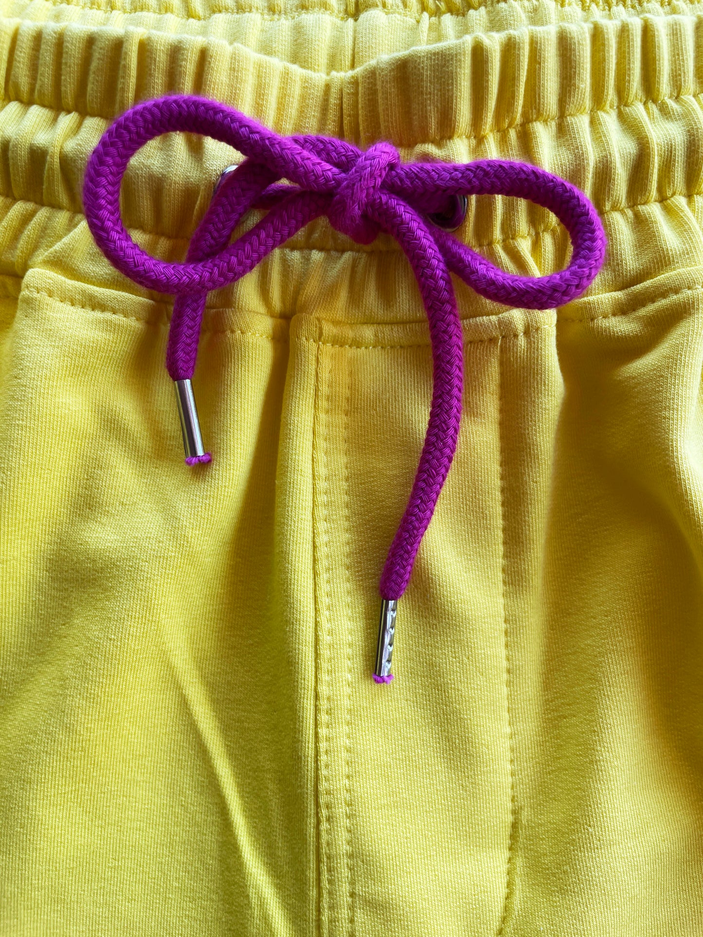 Gelbe Sweat-Shorts Mann